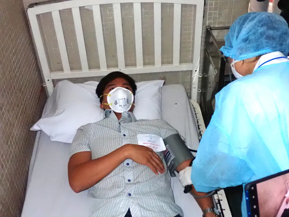 Diễn tập 2 tình huống khẩn cấp tiếp nhận bệnh nhân nhiễm virus Corona ảnh 12