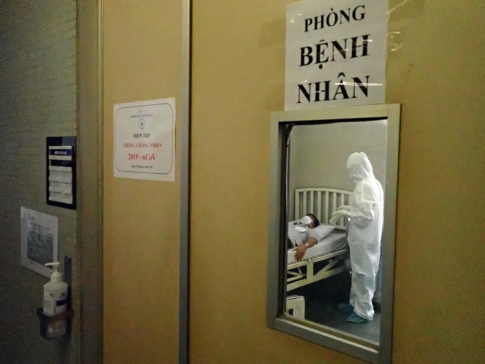 Diễn tập 2 tình huống khẩn cấp tiếp nhận bệnh nhân nhiễm virus Corona ảnh 14