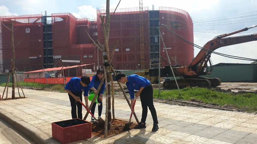 Phủ xanh khu Y tế Kỹ thuật cao và Viện trường Y khoa Phạm Ngọc Thạch ảnh 2