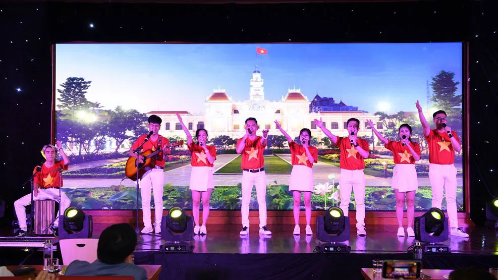 Bác sĩ tổ chức đêm nhạc thiện nguyện ủng hộ đồng bào miền Trung ảnh 1