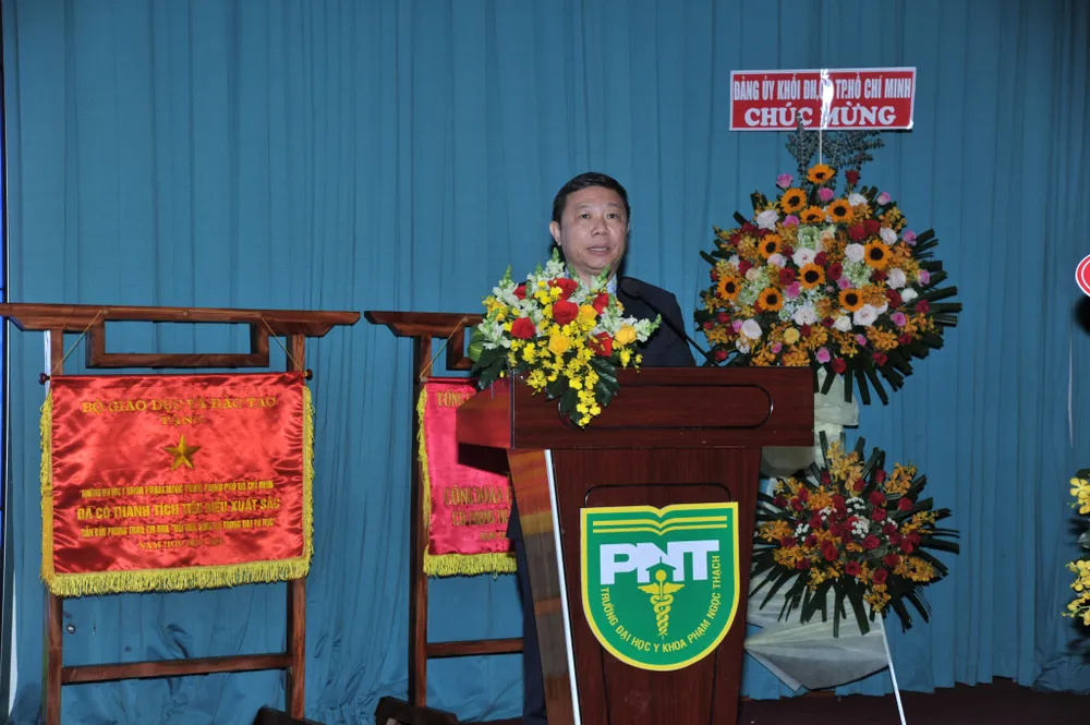 Trường Đại học Y khoa Phạm Ngọc Thạch đón nhận danh hiệu Anh hùng Lao động thời kỳ đổi mới ảnh 2