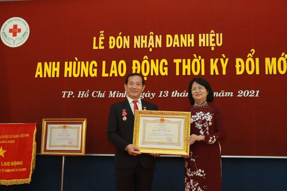 Bệnh viện Nhân dân 115  đón nhận danh hiệu Anh hùng Lao động thời kỳ đổi mới  ảnh 2
