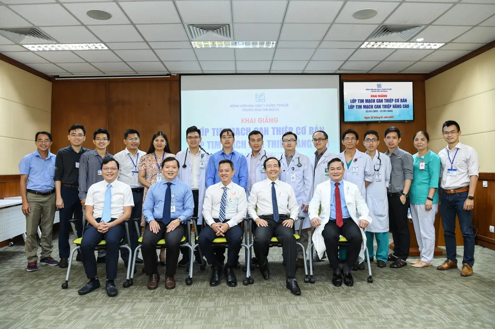 Chú trọng đào tạo thực hành để trở thành bác sĩ thực thụ ảnh 1