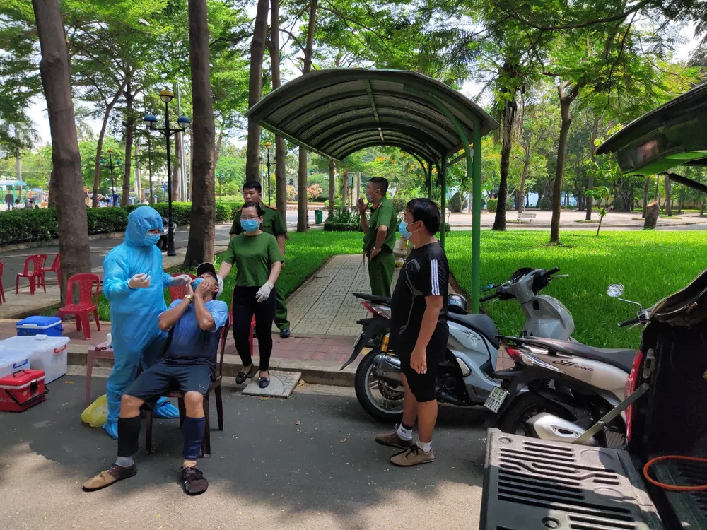 TPHCM: Lấy mẫu xét nghiệm Covid-19 ngẫu nhiên trong cộng đồng ảnh 1