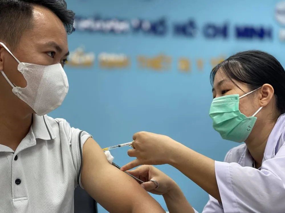 Những điều cần biết về vaccine Covid-19 và phản ứng phụ sau tiêm ảnh 2