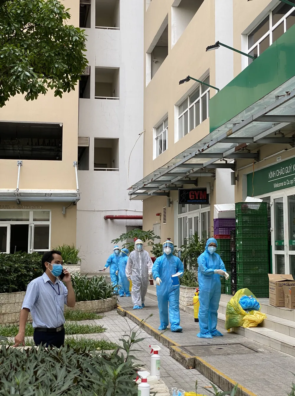 Lấy mẫu, giám sát 6.000 người ở chung cư Sunview Town (TP Thủ Đức) ảnh 2