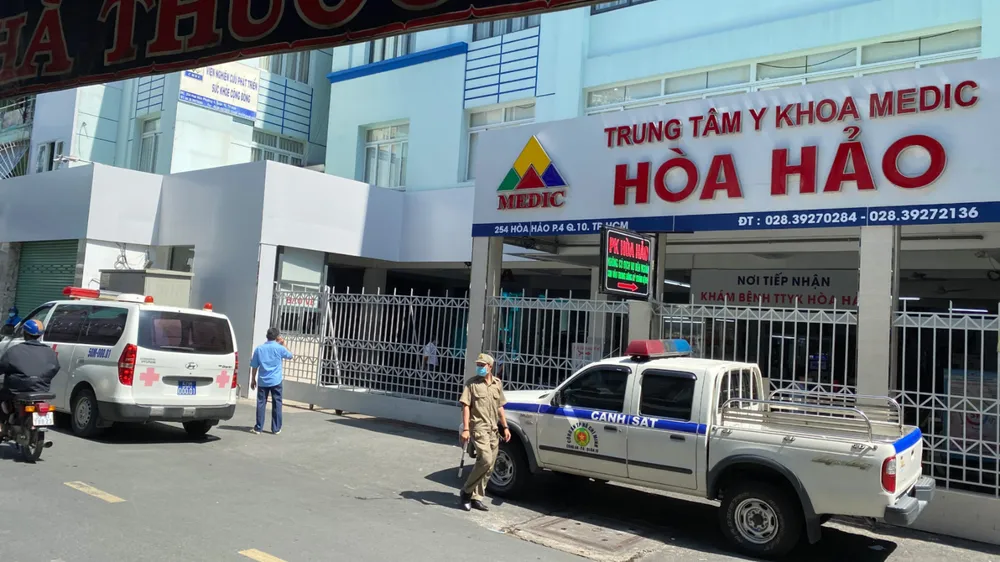 TPHCM ghi nhận thêm 1 trường hợp nghi mắc Covid-19 ảnh 1