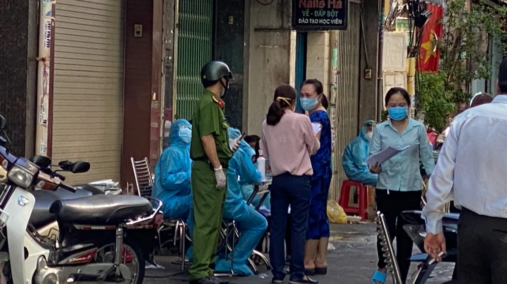 TPHCM ghi nhận thêm 1 trường hợp nghi mắc Covid-19 ảnh 2