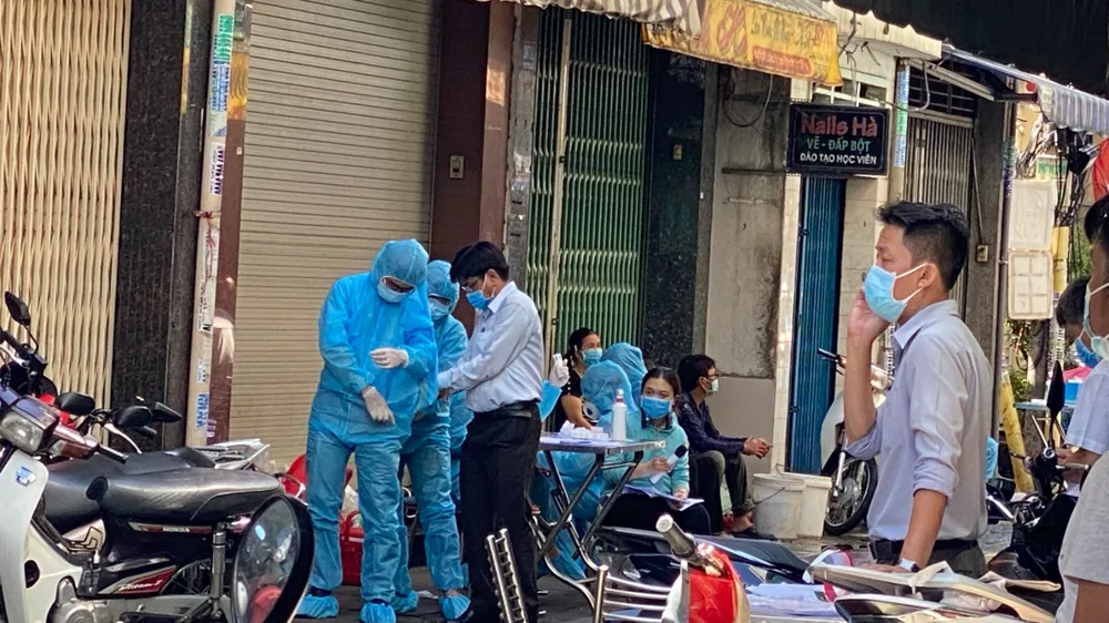 TPHCM ghi nhận thêm 1 trường hợp nghi mắc Covid-19 ảnh 3