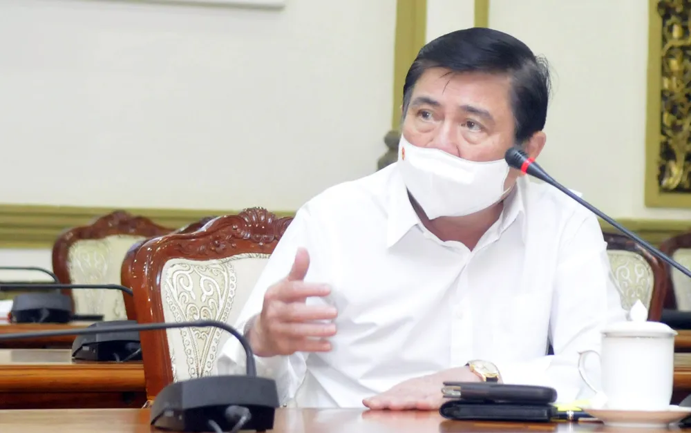 Tổ chức giãn cách mật độ mua sắm tại trung tâm thương mại, chợ đêm, chợ truyền thống, chợ đầu mối ảnh 4