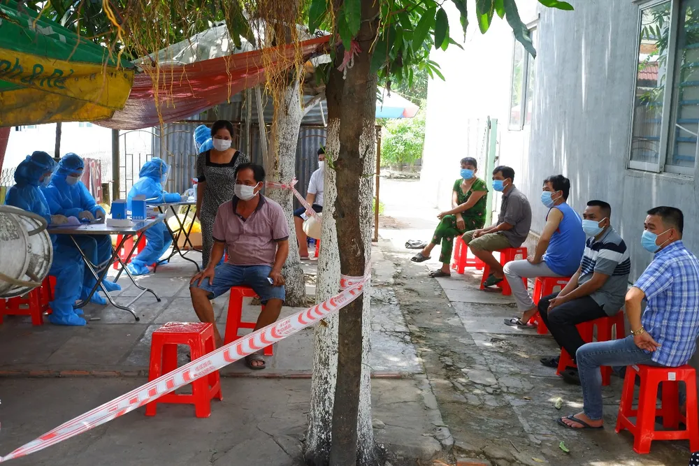 Quận 3 và huyện Nhà Bè phát hiện ca nghi nhiễm SARS-CoV-2 ảnh 2