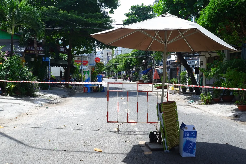 Phát hiện 3 ca mắc Covid-19 tại quận Tân Phú, phong tỏa tạm thời 48 hộ dân ảnh 1