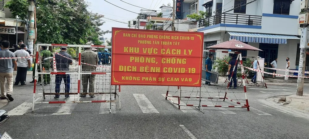Phong tỏa tạm thời khu vực có ca nghi mắc Covid-19 sinh sống