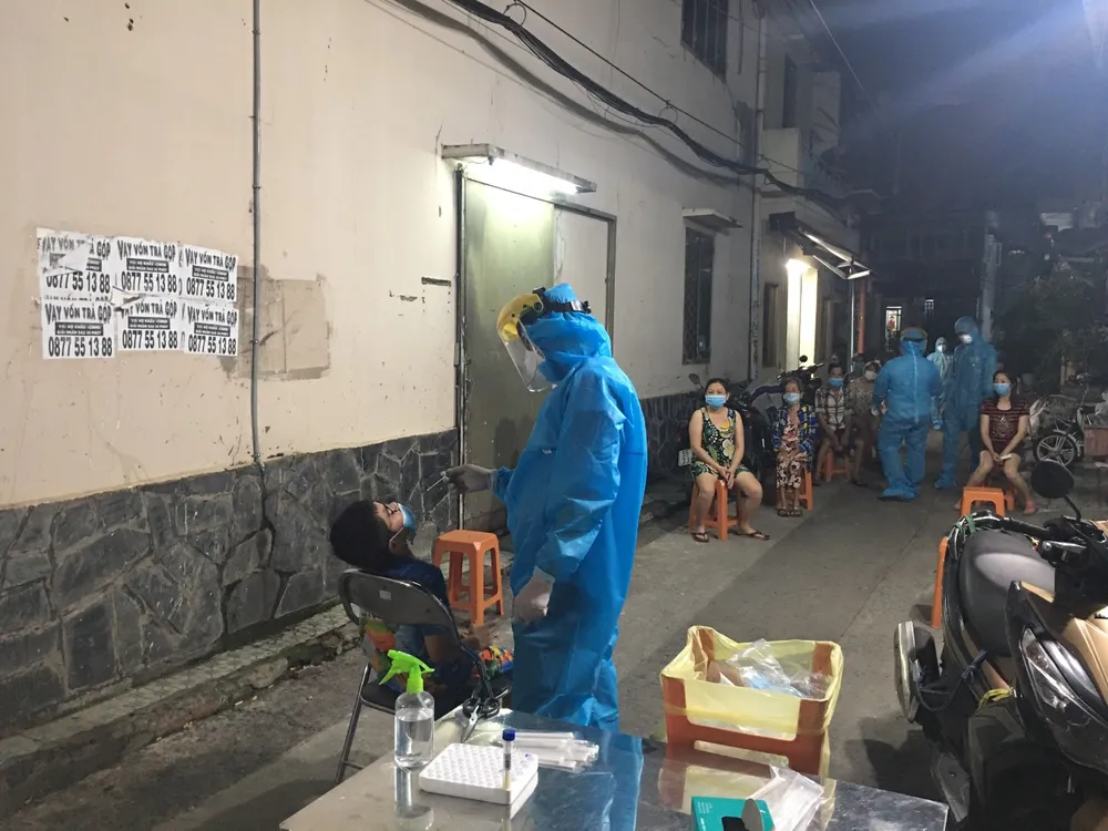 TP Thủ Đức, quận 6: Khoanh vùng, truy vết khu vực liên quan bệnh nhân là nhân viên BV Bệnh Nhiệt đới TPHCM ảnh 1