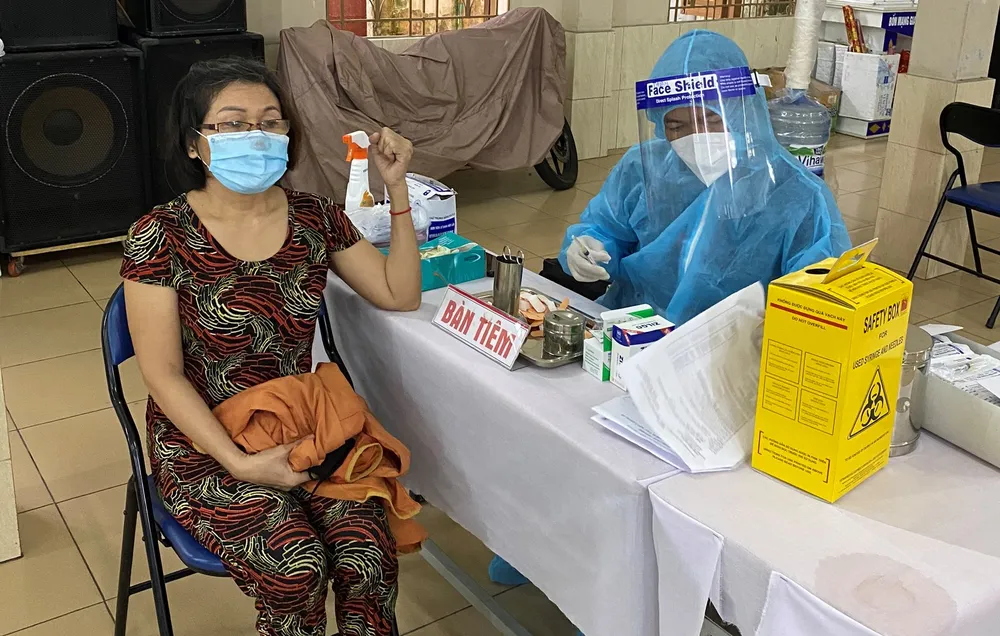 TPHCM bắt đầu tiêm chủng vaccine Covid-19 đợt 5 cho đối tượng ưu tiên ảnh 5