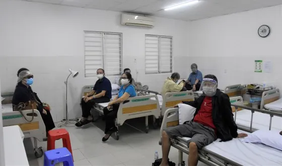 TPHCM bắt đầu tiêm chủng vaccine Covid-19 đợt 5 cho đối tượng ưu tiên ảnh 4