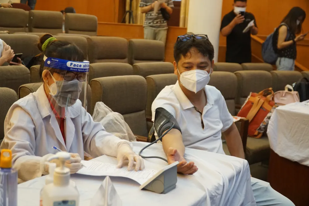 TPHCM: Hoàn thành kế hoạch tiêm vaccine đợt 5, bắt đầu tiêm đợt 6 ảnh 1