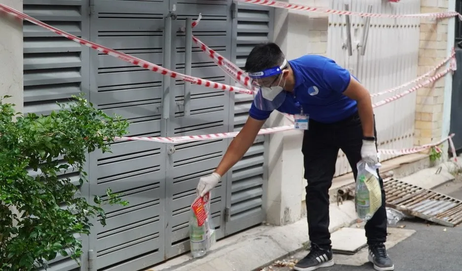 TPHCM: Gần 93.000 người được tiêm vaccine trong ngày, trao nhiều “túi thuốc cùng F0 chiến thắng Covid-19“ ảnh 3