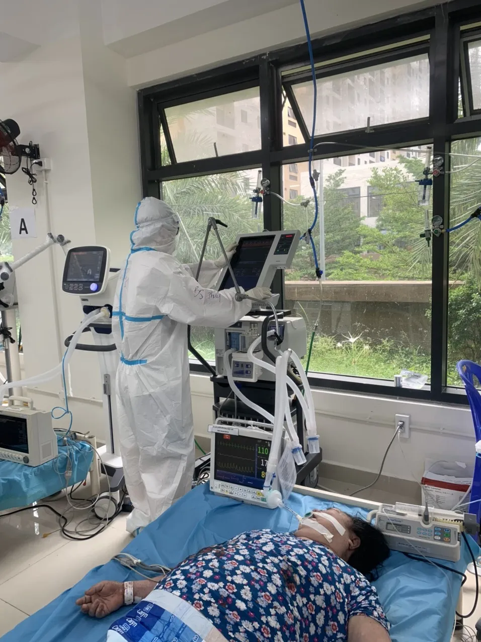 10.000 bệnh nhân đã xuất viện tại Bệnh viện dã chiến thu dung và điều trị Covid-19 số 8 ảnh 2