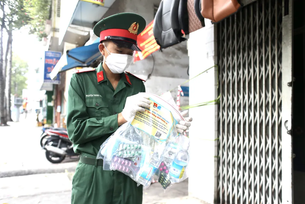 Ngày đầu tiên TPHCM tăng cường giãn cách, số người ra đường giảm 85% ảnh 5