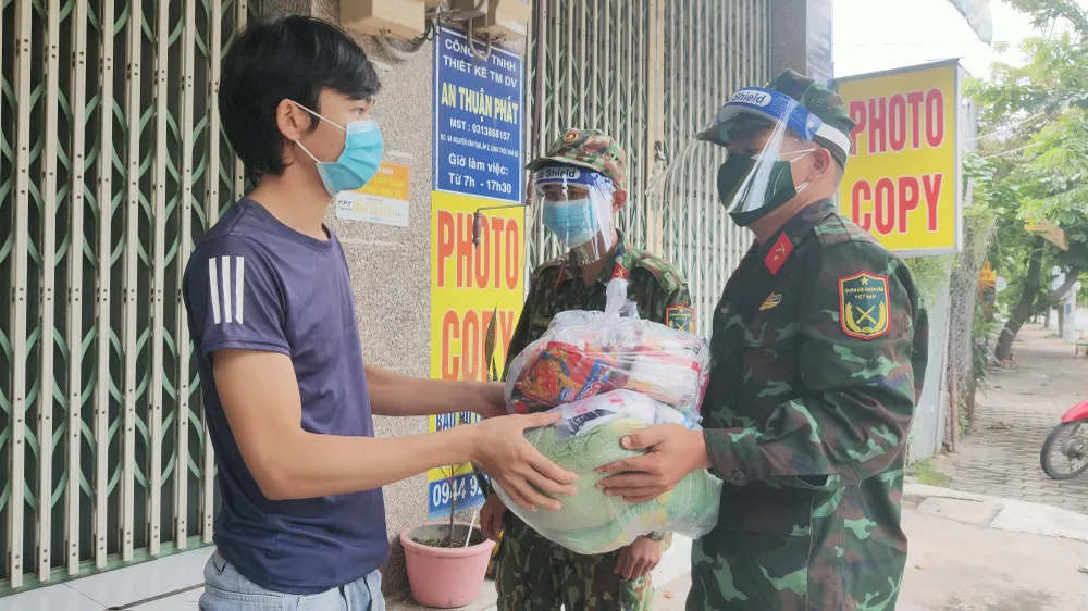 Ngày đầu tiên TPHCM tăng cường giãn cách, số người ra đường giảm 85% ảnh 3