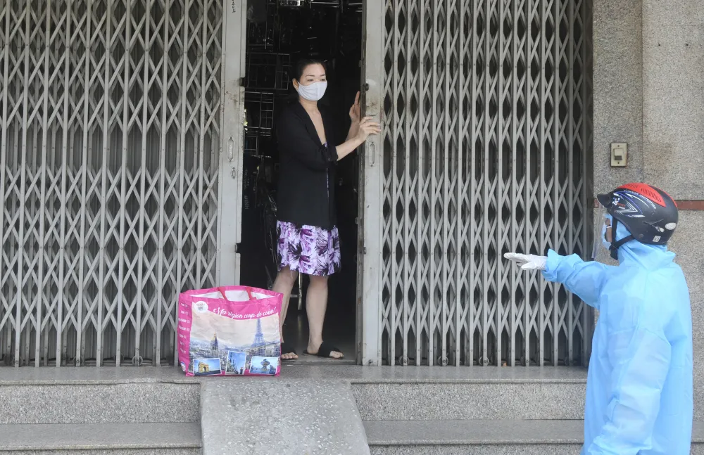 TPHCM: Đến trưa 25-8, tất cả người dân vùng đỏ, cam phải được xét nghiệm ảnh 1