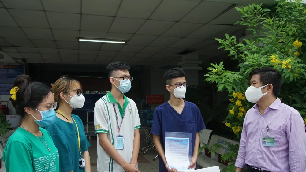 Hỗ trợ chăm sóc F0 nhẹ đang cách ly tại nhà qua số hotline 028.99999.115 ảnh 1