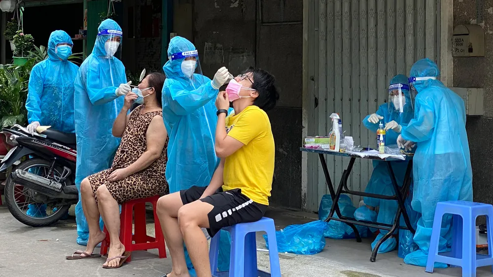 Mức độ chuyển nặng của bệnh nhân Covid-19 tại TPHCM giảm đáng kể ảnh 1