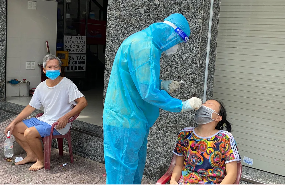 Ngày 2-9, TPHCM test nhanh 3.291 shipper phát hiện 30 trường hợp dương tính ảnh 4