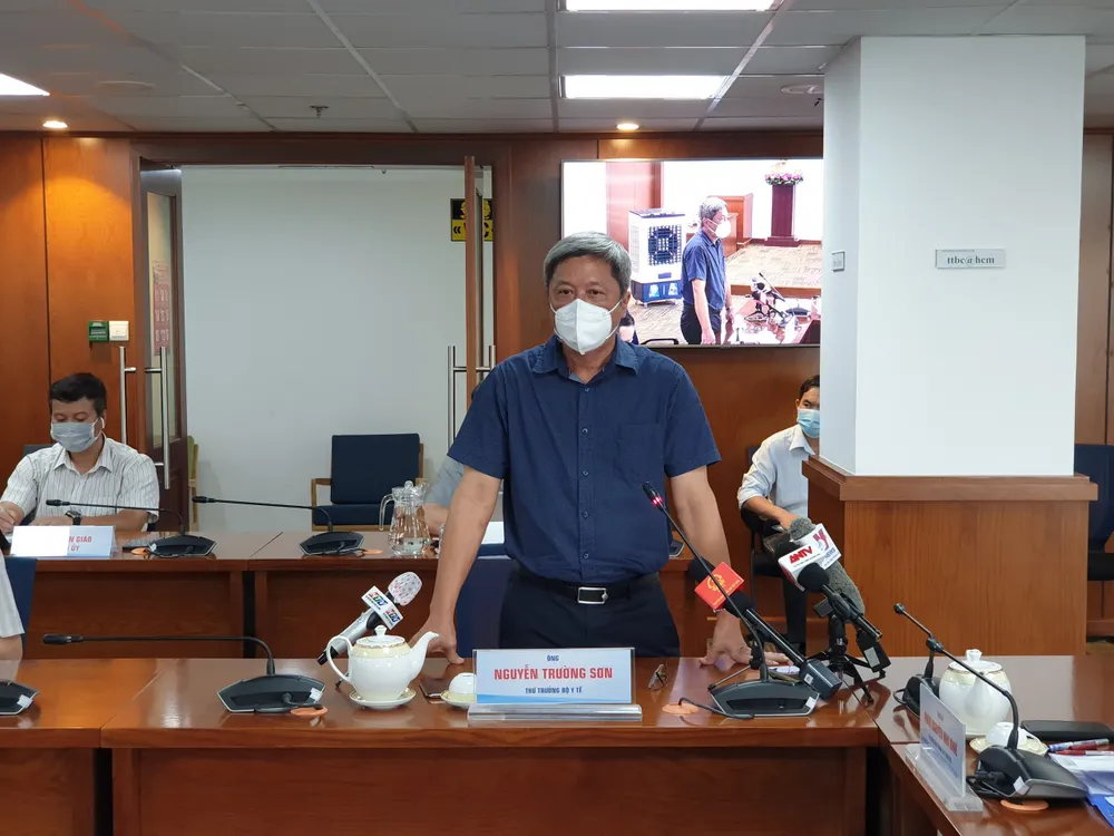 Thứ trưởng Bộ Y tế: “Không có lý do để nói nhân viên y tế không được quan tâm“ ảnh 1