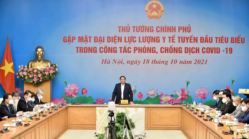 Thủ tướng Chính phủ gặp mặt, biểu dương đại diện lực lượng y tế tuyến đầu chống dịch ảnh 2