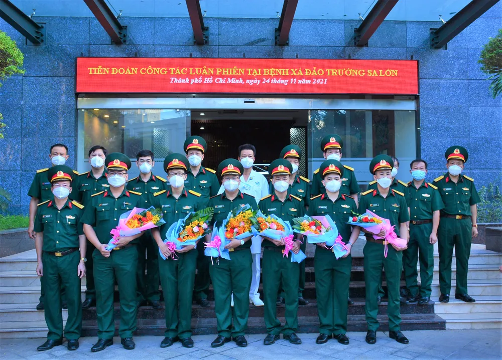 Bệnh viện Quân y 175 luân phiên 6 cán bộ, y bác sĩ thực hiện nhiệm vụ tại Trường Sa ảnh 1