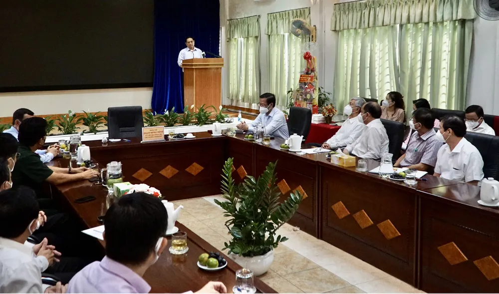 Thủ tướng Phạm Minh Chính: Vượt qua khó khăn, thách thức, TPHCM và ngành y tế đã trưởng thành lên rất nhiều ảnh 1