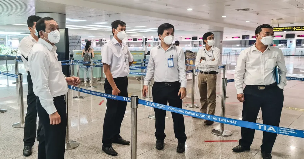 TPHCM: Cải tiến quy trình kiểm dịch y tế để chấm dứt ùn tắc tại sân bay ảnh 1
