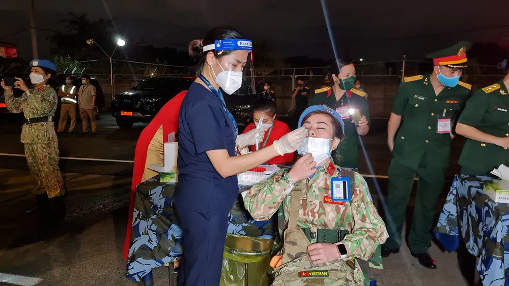 30 chiến sĩ Bệnh viện dã chiến cấp 2 số 3 hoàn thành nhiệm vụ trở về ảnh 1