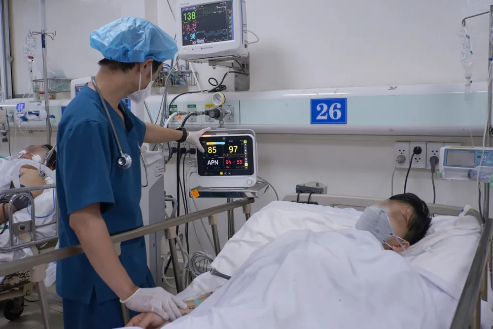 TPHCM: Thêm 5 trường hợp ngộ độc rượu ảnh 1