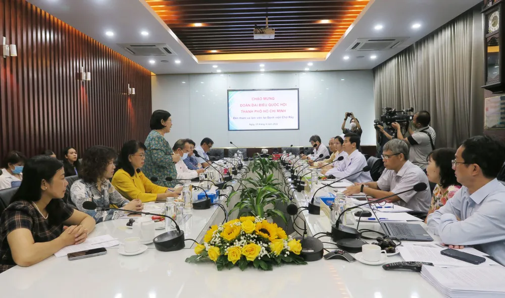 Bệnh viện Chợ Rẫy: Sẽ đóng cửa nếu không dùng máy đặt, máy mượn ảnh 1