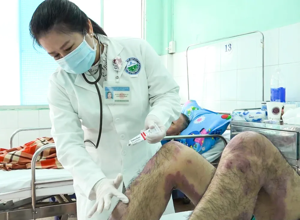 Nhập viện do sử dụng thuốc chữa vảy nến mua trên mạng ảnh 1