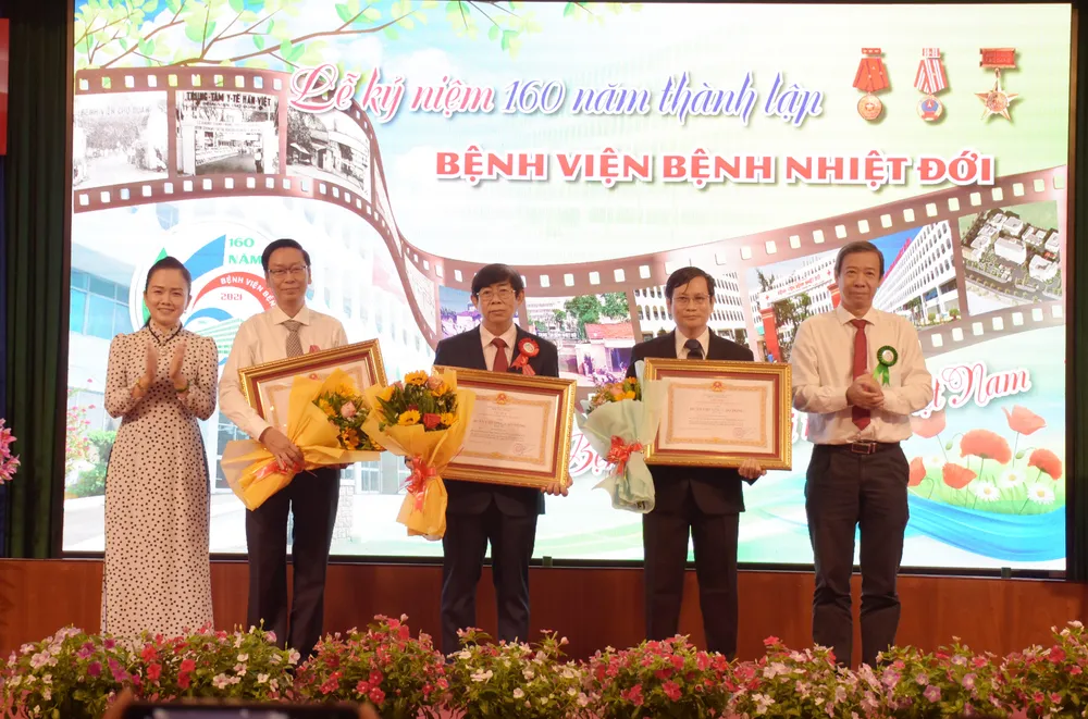 Bệnh viện Bệnh Nhiệt đới TPHCM nhận bằng xác lập kỷ lục bệnh viện lâu đời nhất Việt Nam ảnh 2