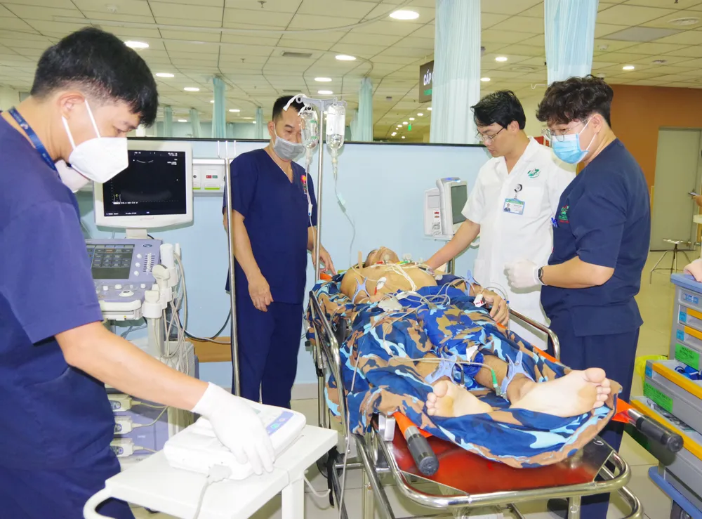 Hiện bệnh nhân đang được điều trị tích cực tại Bệnh viện Quân y 175