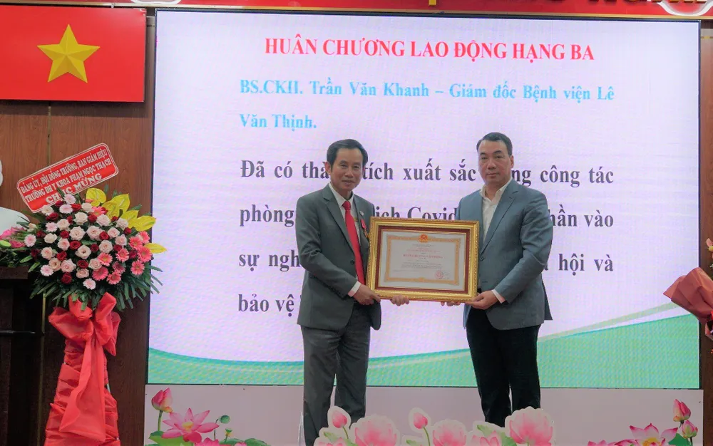 BS CK2 Trần Văn Khanh, Giám đốc Bệnh viện Lê Văn Thịnh đón nhận Huân chương Lao động hạng ba BS CK2 Trần Văn Khanh, Giám đốc Bệnh viện Lê Văn Thịnh đón nhận Huân chương Lao động hạng ba