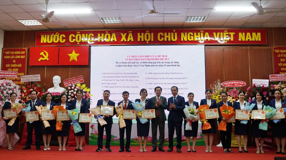 Nhiều cá nhân, đơn vị nhận giấy khen của Chủ tịch UBND TP Thủ Đức Nhiều cá nhân, đơn vị nhận giấy khen của Chủ tịch UBND TP Thủ Đức