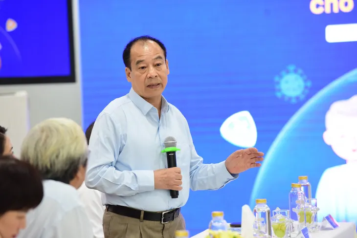 PGS-TS Trần Đắc Phu, nguyên Cục trưởng Cục y tế dự phòng (Bộ Y tế) chia sẻ tại tọa đàm. Ảnh: BTC