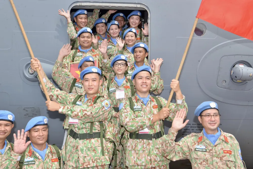 Các chiến sĩ trước giờ lên đường nhận nhiệm vụ. Ảnh: CAO THĂNG Các chiến sĩ trước giờ lên đường nhận nhiệm vụ. Ảnh: CAO THĂNG