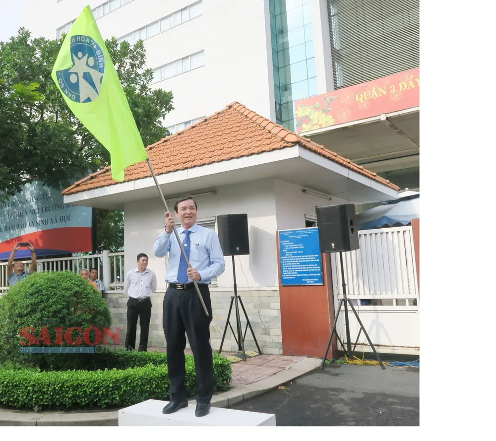 Bác sĩ Nguyễn Hữu Hưng, Phó Giám đốc Sở Y tế TPHCM phát động Chiến dịch Truyền thông lồng ghép với cung cấp dịch vụ nâng cao chất lượng dân số