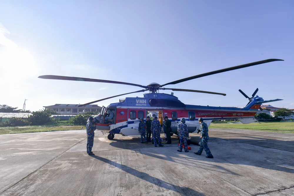 hạ cánh tại đảo sông tử tây.jpg