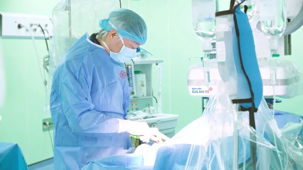 Cấy máy tạo nhịp tim cho bệnh nhân