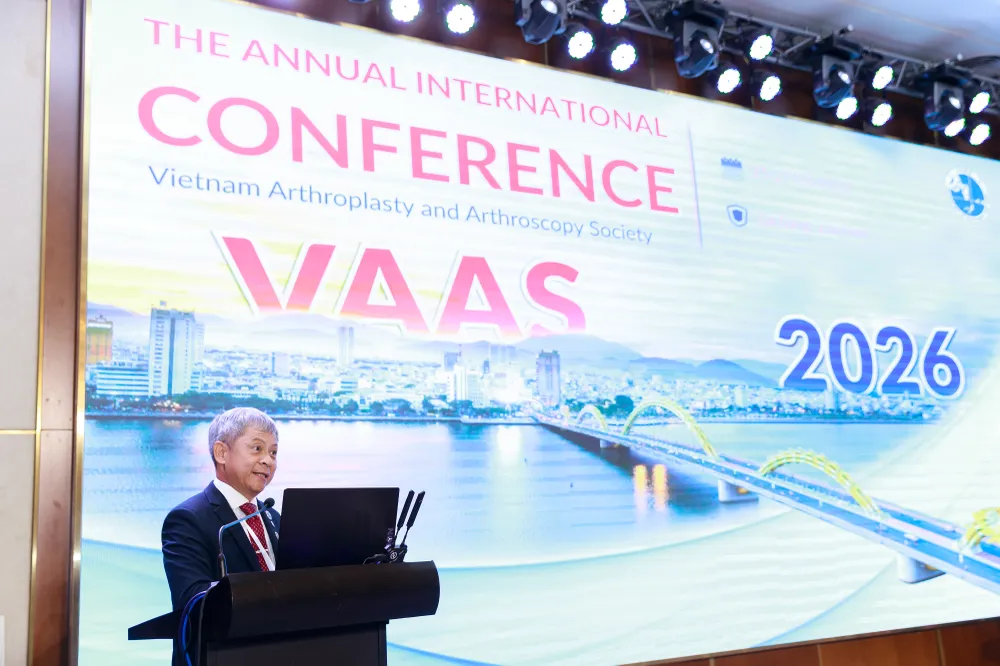 TS-BS Tăng Hà Nam Anh báo cáo tại hội nghị