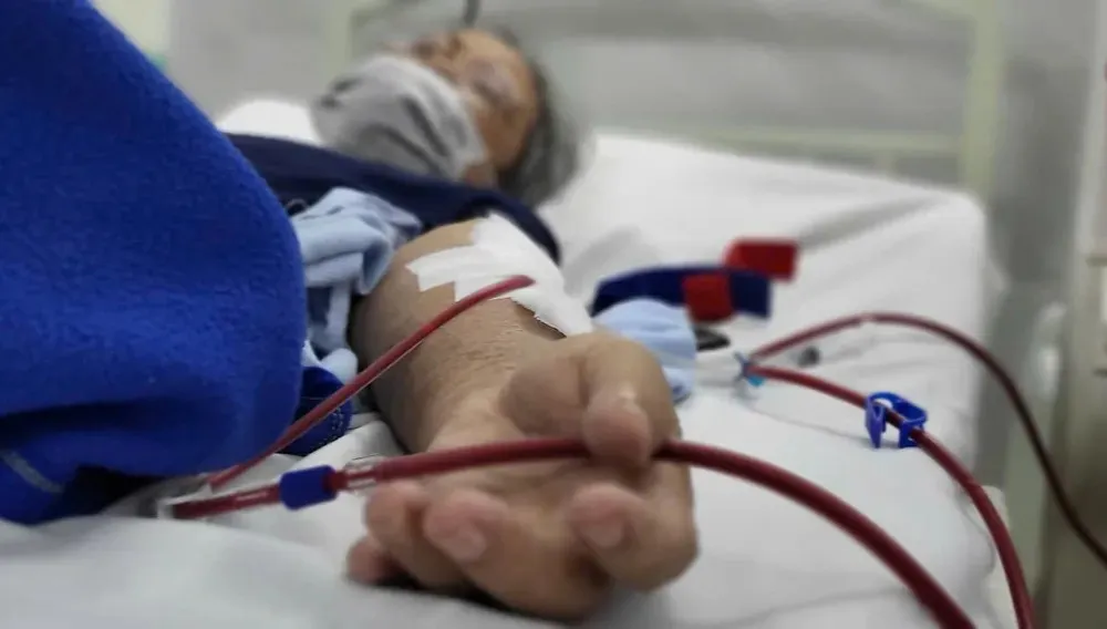 Người bệnh mắc thận mạn lọc máu theo chu kỳ phải chịu áp lực lớn về tài chính