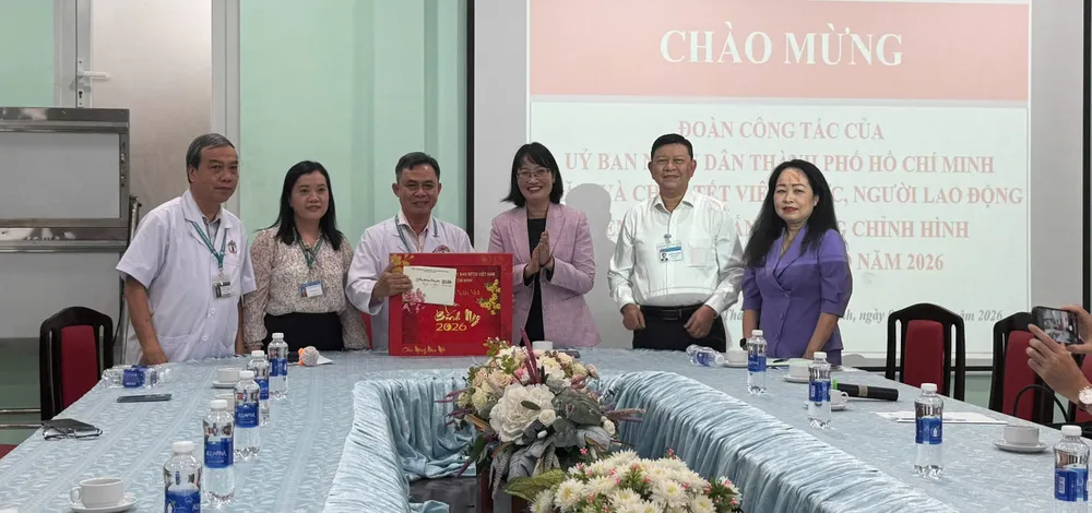 Phó Chủ tịch UBND TPHCM Trần Thị Diệu Thúy thăm, chúc mừng Bệnh viện Chấn thương Chỉnh hình TPHCM